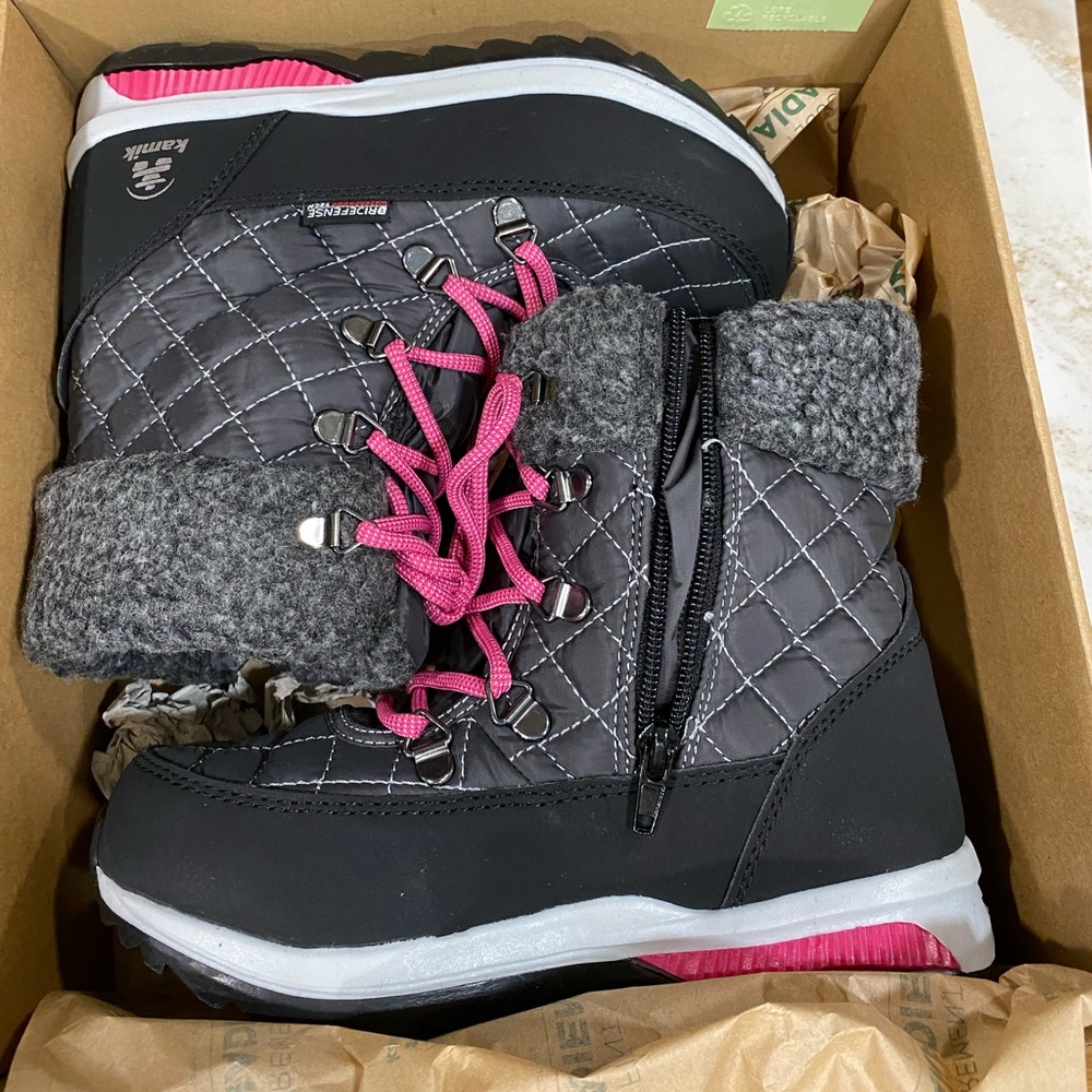 NEVER WORN Kamilla girls snow boots.